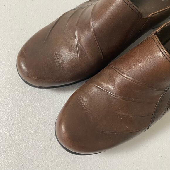 Clarks Sz 8.5 W Partridge Brown Leather Slip On Loafer Heeled Boots Comfort Clog - Picture 8 of 14